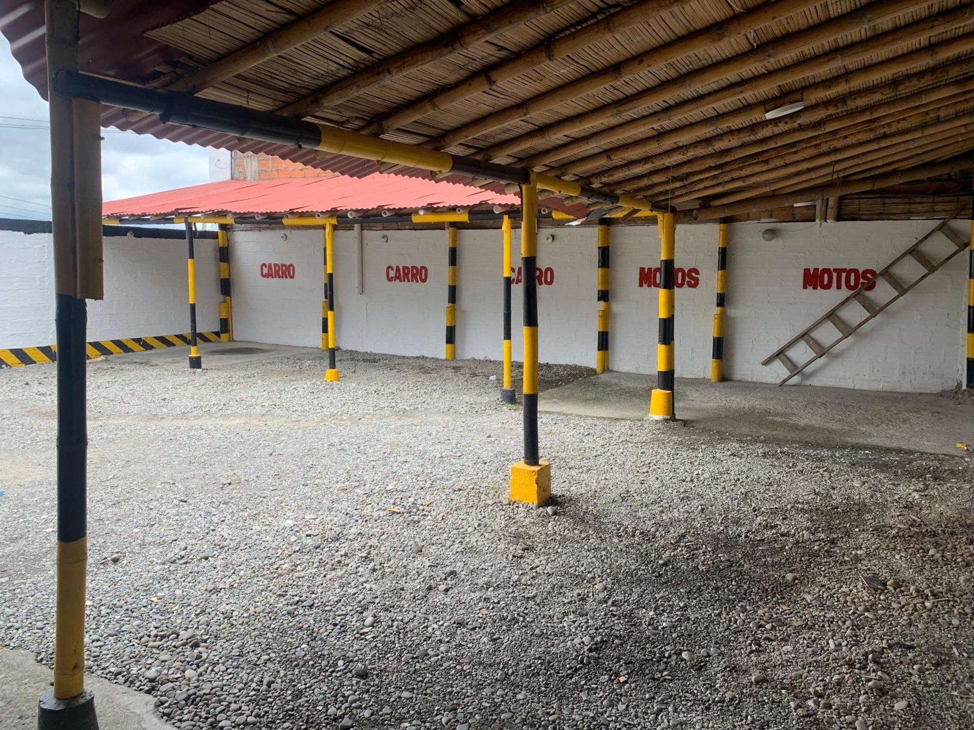 Hotel Lindbergh Quindio อาร์เมเนีย ภายนอก รูปภาพ
